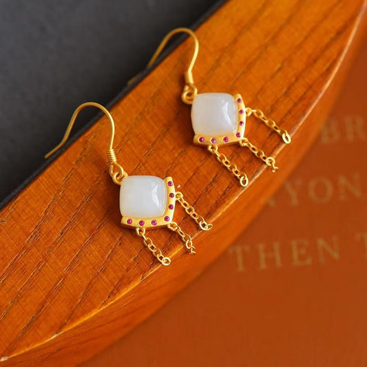 Charming Gold Earring for Any Occasion