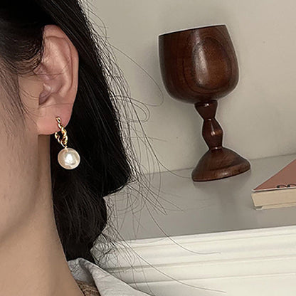 Romantic Pearl Earring for Special Moments