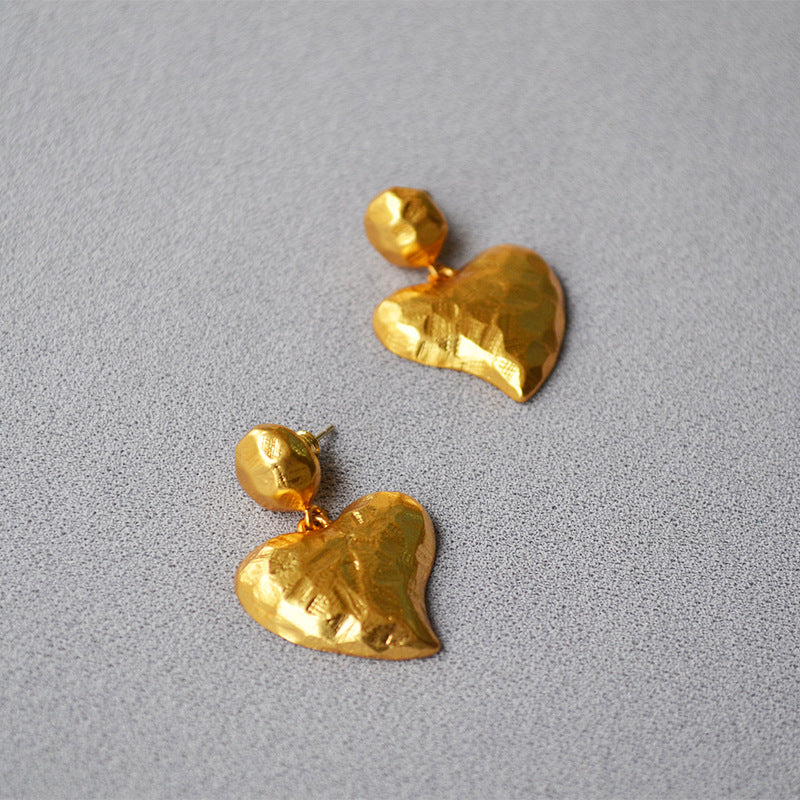 Charming Gold Earring for Any Occasion
