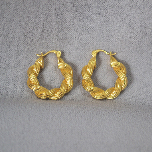 Charming Earring for Any Occasion