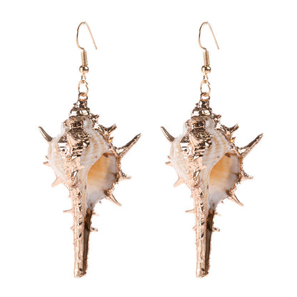 Classic Gold Earring with Timeless Appeal