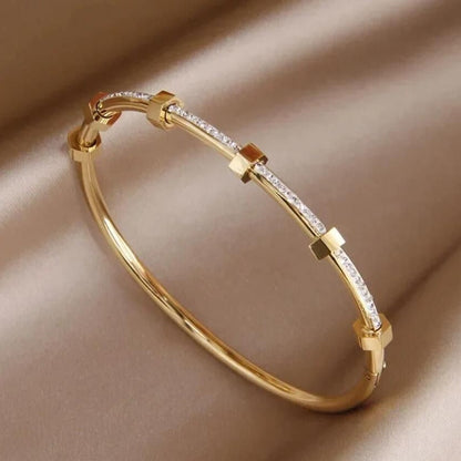 Charming Gold Bracelet for Any Occasion