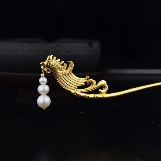Romantic Gold Pendant for Special Moments