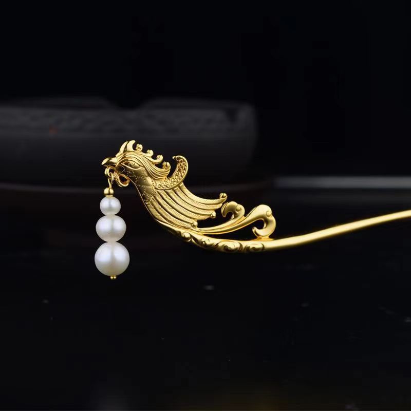 Romantic Gold Pendant for Special Moments