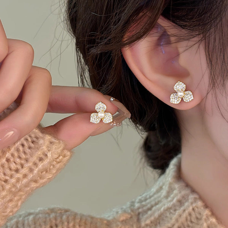 Romantic Pearl Earring for Special Moments