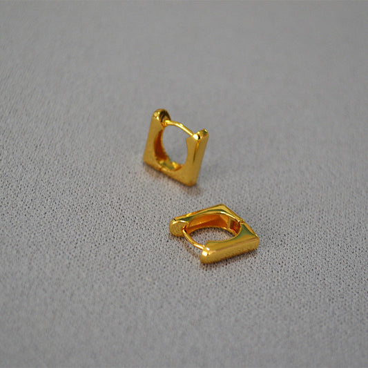 Classic Gold Earring with Timeless Appeal