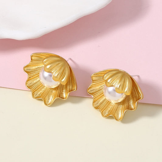 Beautiful Pearl Earring with Unique Style