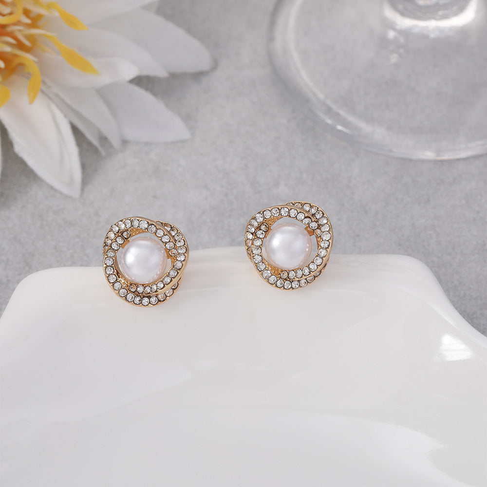 Classic Pearl Earring with Timeless Appeal