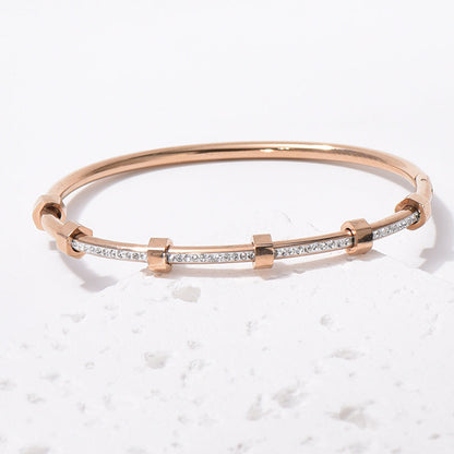 Charming Gold Bracelet for Any Occasion