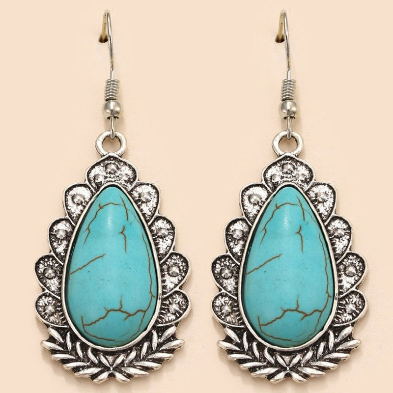 Charming Silver Earring for Any Occasion