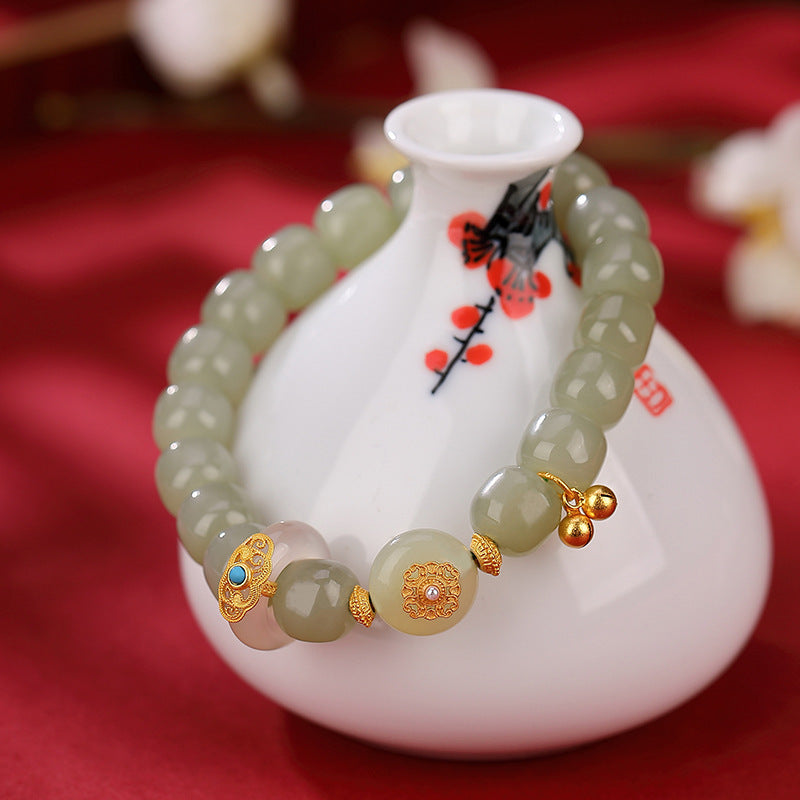 Classic Gold Bracelet with Timeless Appeal