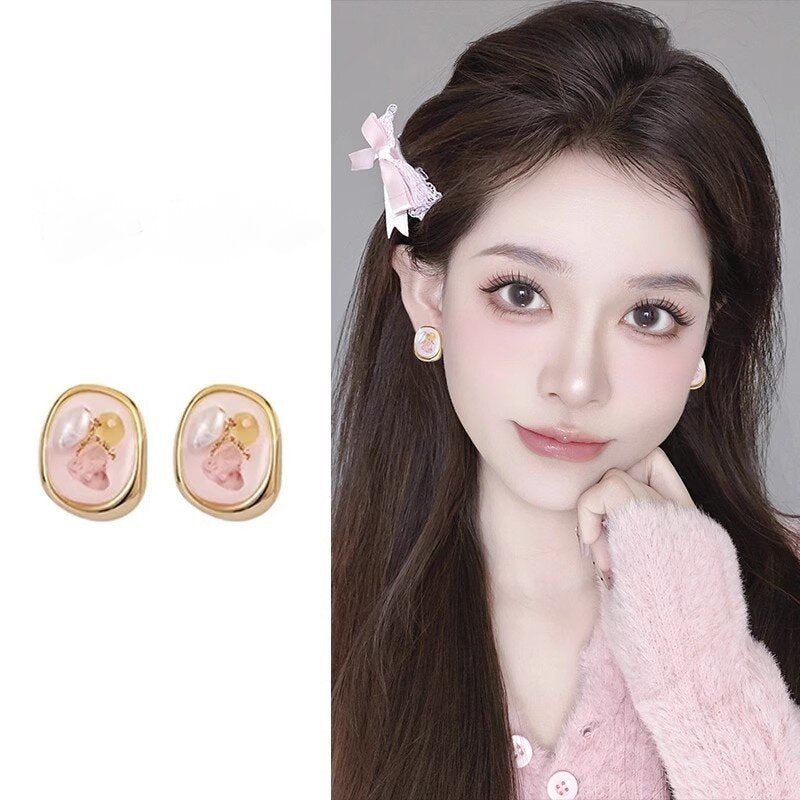 Beautiful Pearl Earring with Unique Style
