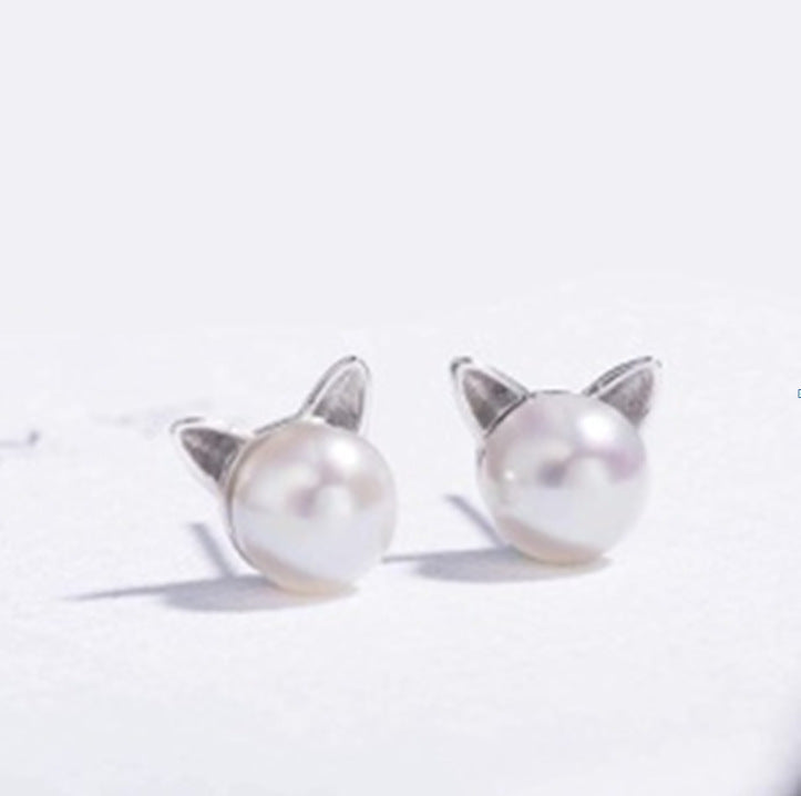 Charming Pearl Earring for Any Occasion