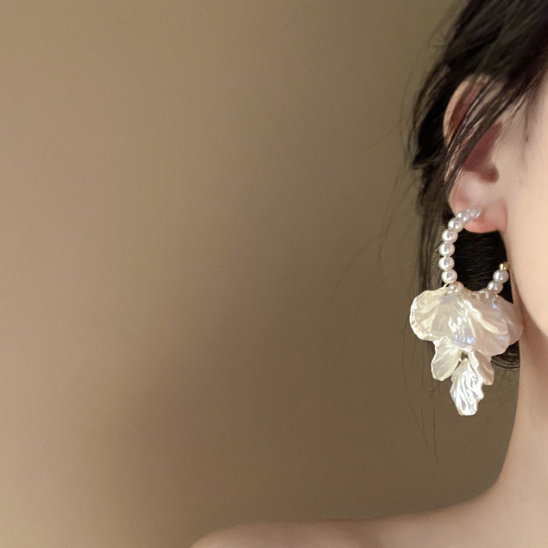 Beautiful Pearl Earring with Unique Style
