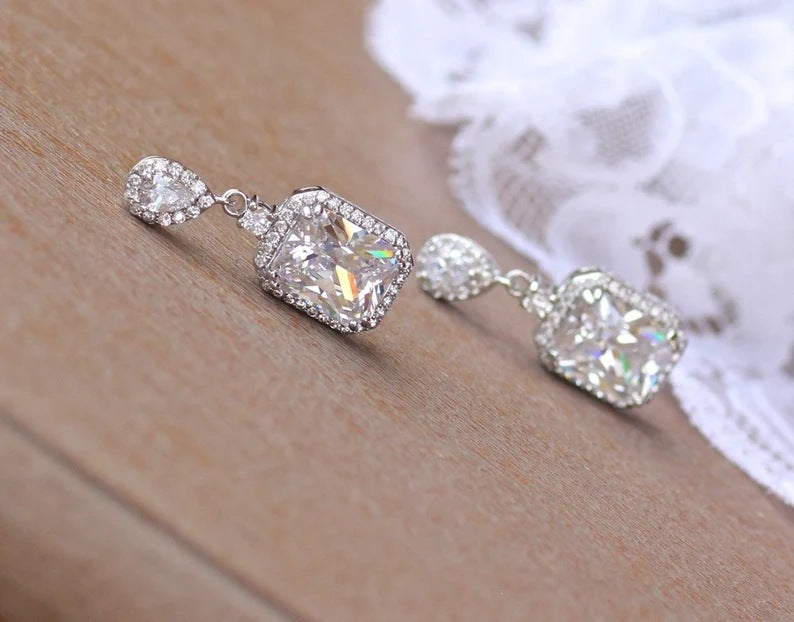Charming Silver Earring for Any Occasion