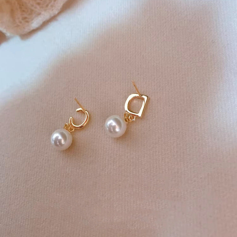 Classic Pearl Earring with Timeless Appeal