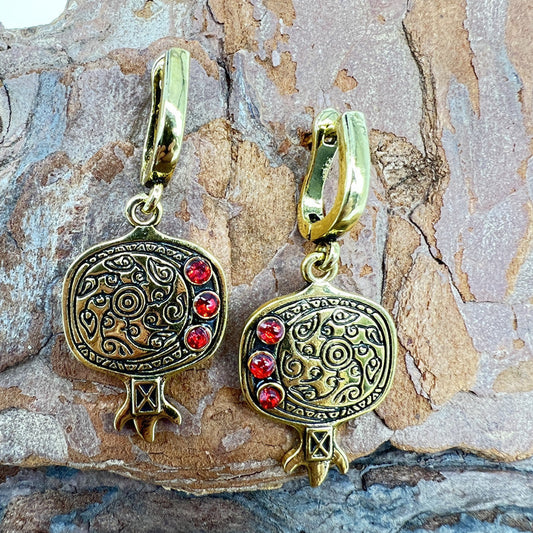 Romantic Gold Earring for Special Moments