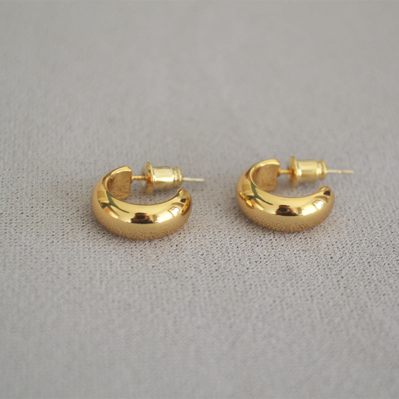 Romantic Gold Earring for Special Moments