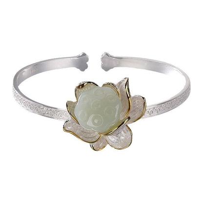 Romantic Gold Bracelet for Special Moments