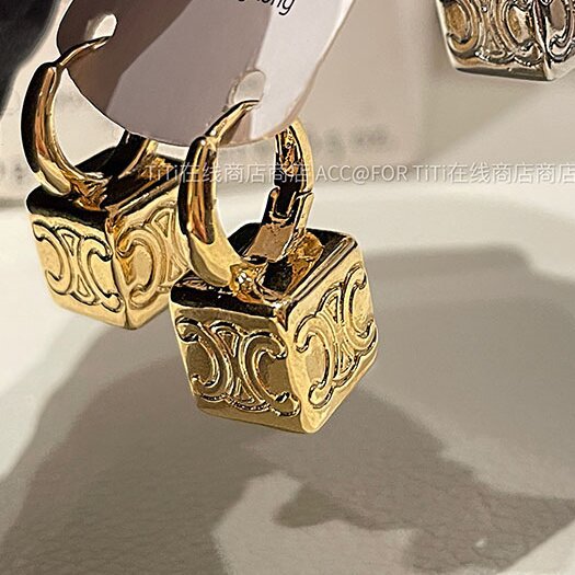 Elegant Gold Earring for Every Occasion