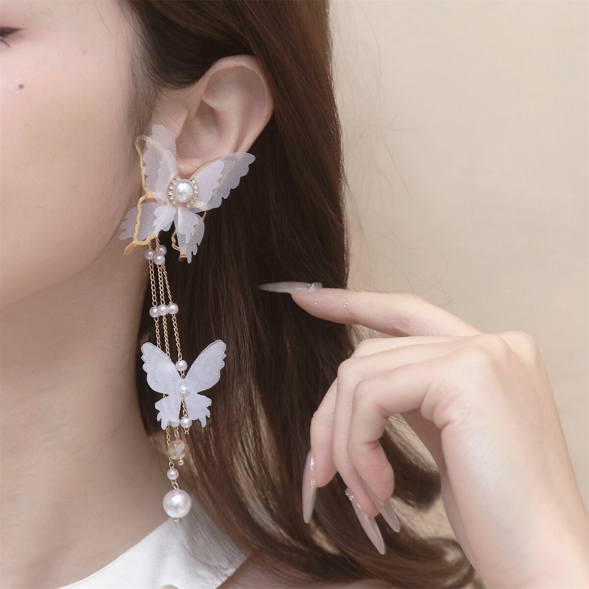 Beautiful Pearl Earring with Unique Style