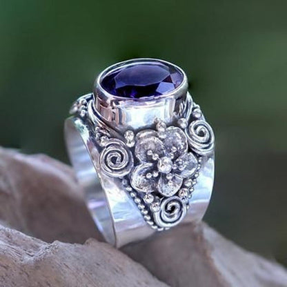 Classic Silver Ring with Timeless Appeal