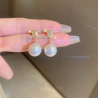 Beautiful Pearl Earring with Unique Style
