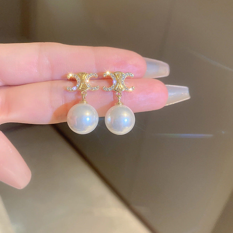Beautiful Pearl Earring with Unique Style