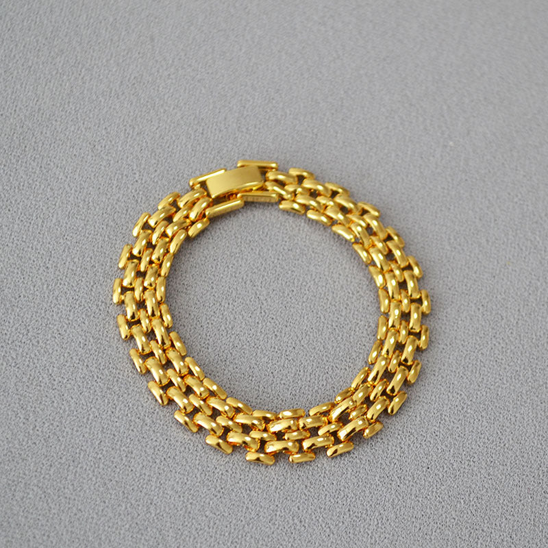 Charming Gold Bracelet for Any Occasion