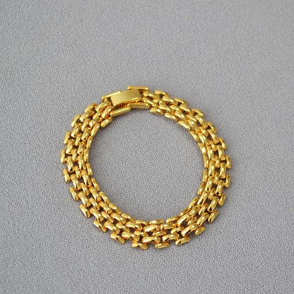 Charming Gold Bracelet for Any Occasion