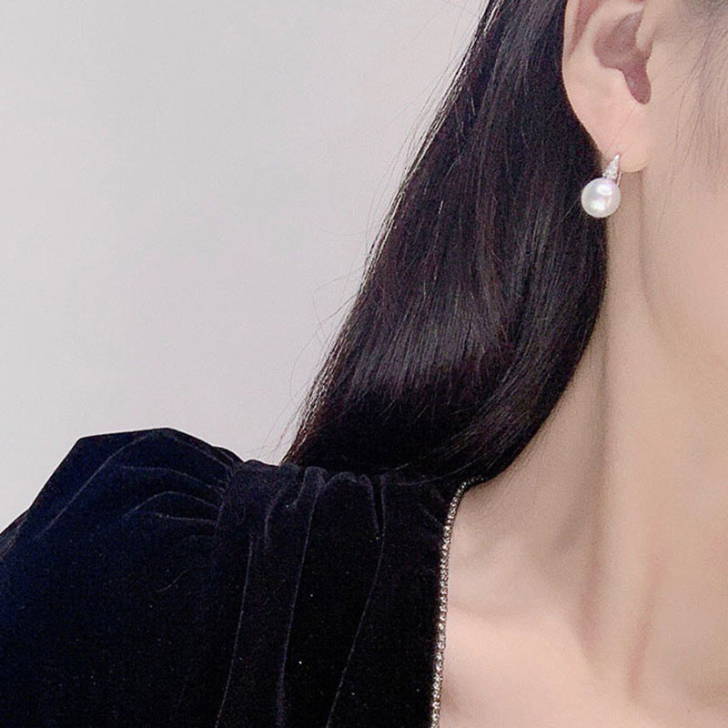 Beautiful Pearl Earring with Unique Style