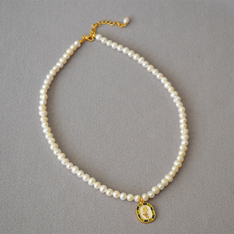 Charming Pearl Necklace for Any Occasion