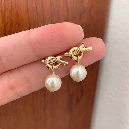 Charming Pearl Earring for Any Occasion