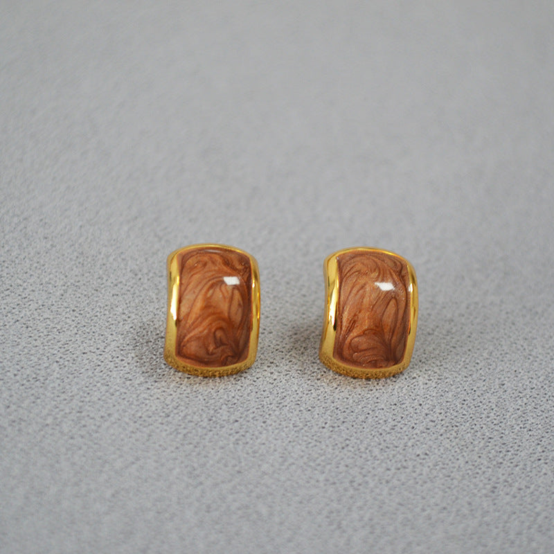 Beautiful Gold Earring with Unique Style