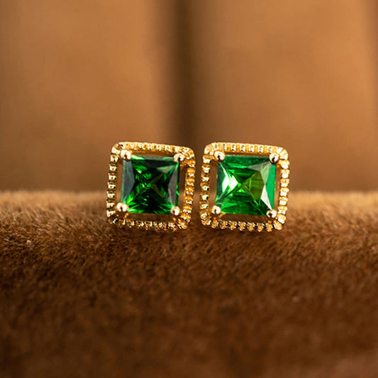 Romantic Gold Earring for Special Moments