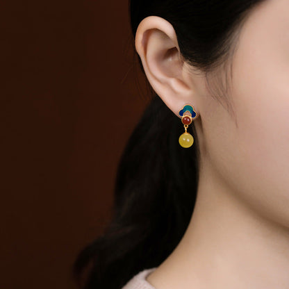 Classic Gold Earring with Timeless Appeal