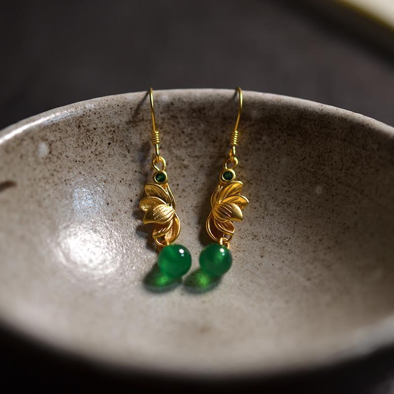 Charming Gold Earring for Any Occasion