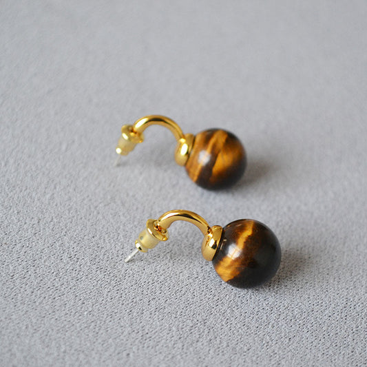 Charming Gold Earring for Any Occasion