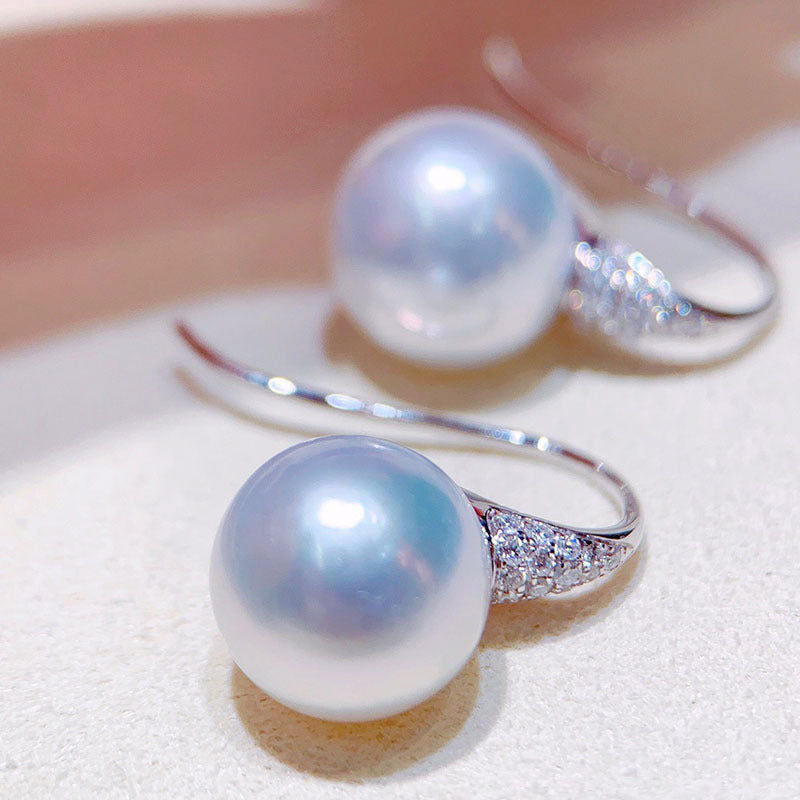 Beautiful Pearl Earring with Unique Style