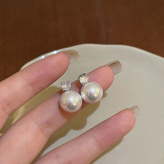 Beautiful Pearl Earring with Unique Style