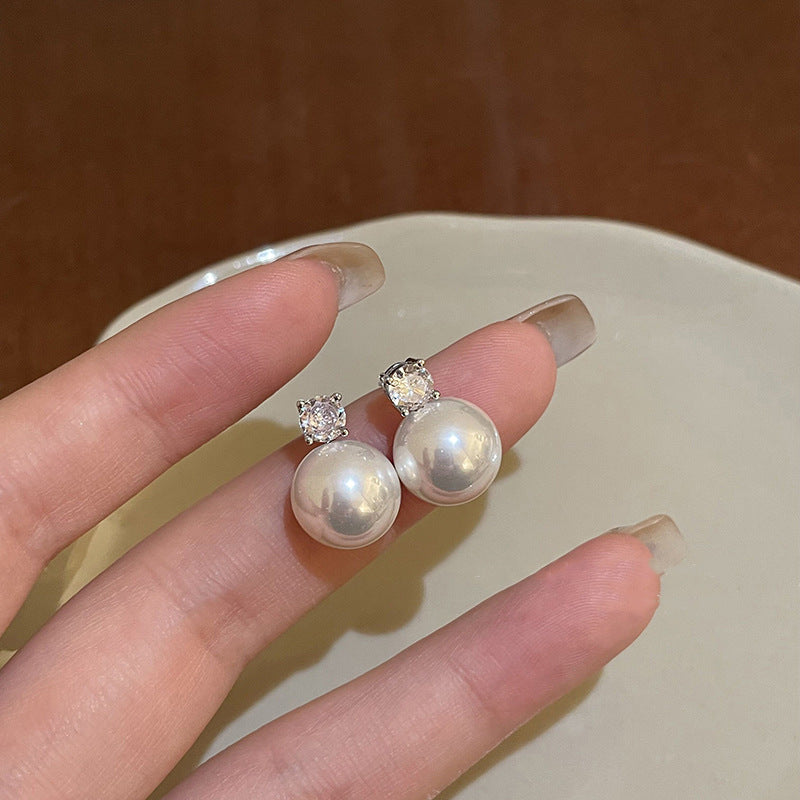 Beautiful Pearl Earring with Unique Style