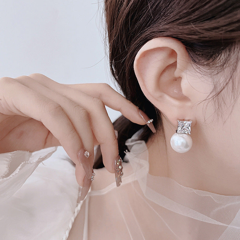 Charming Pearl Earring for Any Occasion