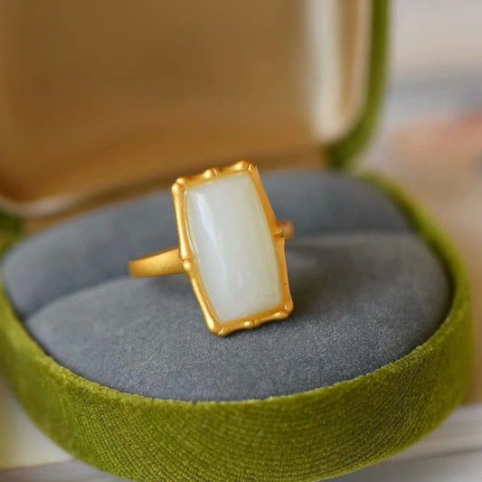Classic Gold Ring with Timeless Appeal