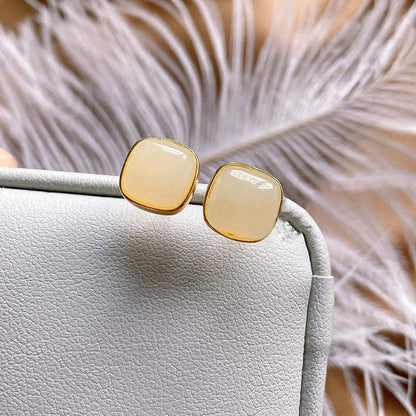 Charming Silver Earring for Any Occasion