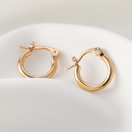 Charming Gold Earring for Any Occasion