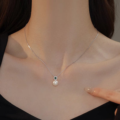 Classic Pearl Necklace with Timeless Appeal