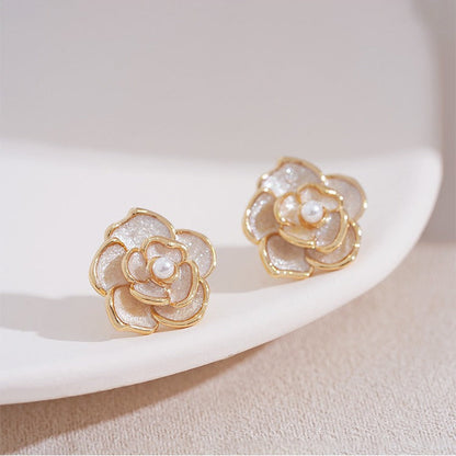 Charming Pearl Earring for Any Occasion