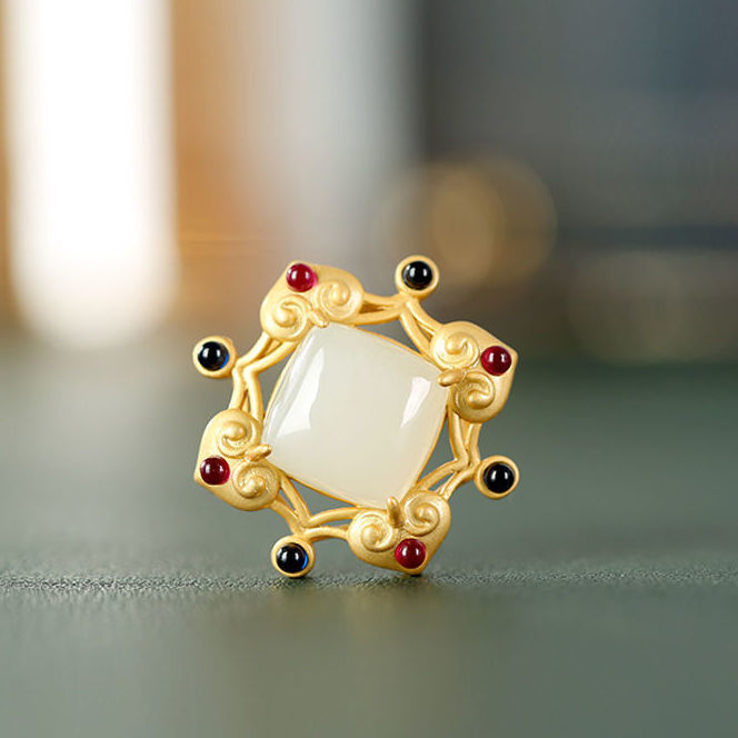 Elegant Gold Pendant for Every Occasion