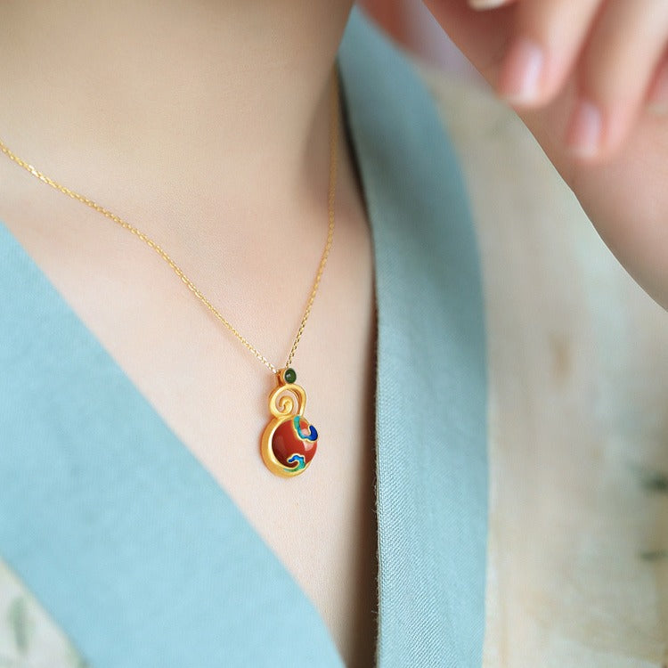 Charming Silver Necklace for Any Occasion