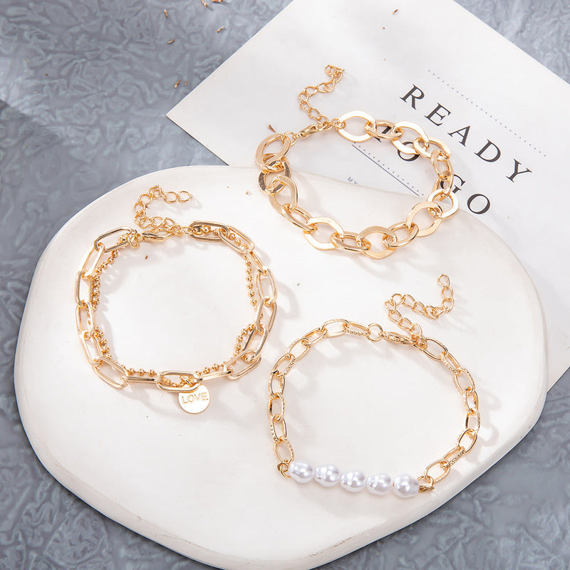 Classic Gold Bracelet with Timeless Appeal